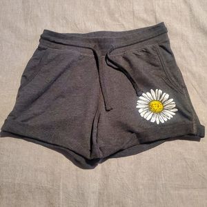 Cute draw string shorts.